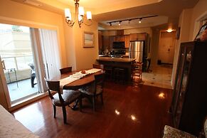 Sunset Waterfront Resort by DKRA