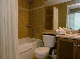 Sunset Waterfront Resort by DKRA