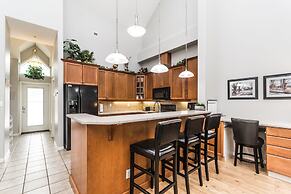 Sunset Waterfront Resort by DKRA