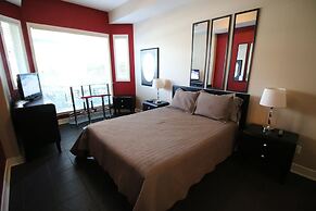 Sunset Waterfront Resort by DKRA