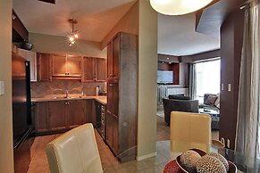 Sunset Waterfront Resort by DKRA