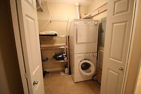 Sunset Waterfront Resort by DKRA