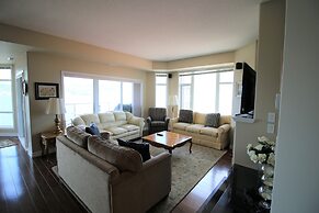 Sunset Waterfront Resort by DKRA