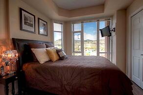 Sunset Waterfront Resort by DKRA