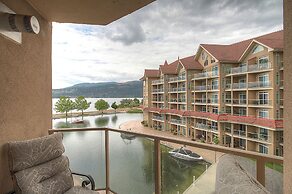 Sunset Waterfront Resort by DKRA