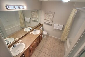 Sunset Waterfront Resort by DKRA