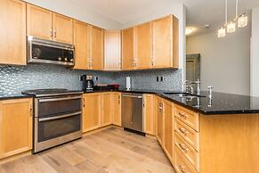 Sunset Waterfront Resort by DKRA