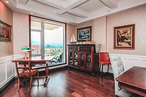 Sunset Waterfront Resort by DKRA