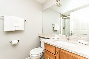 Sunset Waterfront Resort by DKRA