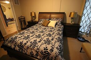 Sunset Waterfront Resort by DKRA