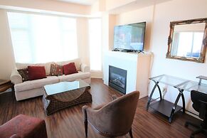 Sunset Waterfront Resort by DKRA