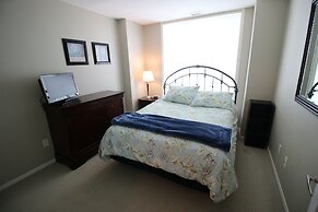 Sunset Waterfront Resort by DKRA