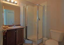 Sunset Waterfront Resort by DKRA