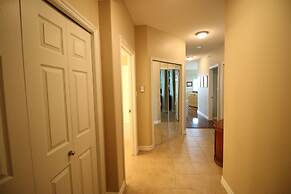 Sunset Waterfront Resort by DKRA