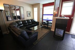 Sunset Waterfront Resort by DKRA