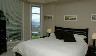 Sunset Waterfront Resort by DKRA