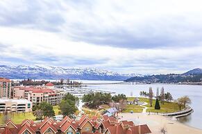 Sunset Waterfront Resort by DKRA