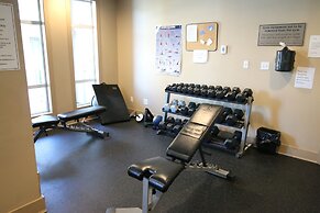 Sunset Waterfront Resort by DKRA