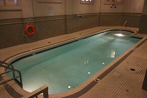 Sunset Waterfront Resort by DKRA