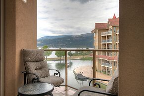 Sunset Waterfront Resort by DKRA