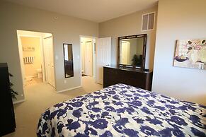 Sunset Waterfront Resort by DKRA