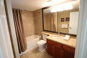 Sunset Waterfront Resort by DKRA