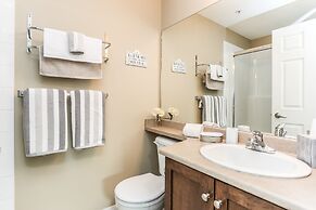 Sunset Waterfront Resort by DKRA