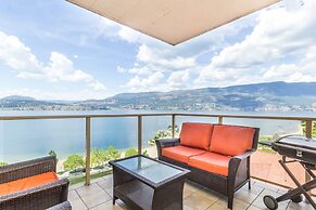 Sunset Waterfront Resort by DKRA