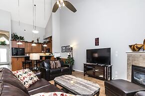 Sunset Waterfront Resort by DKRA