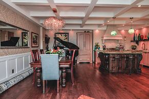 Sunset Waterfront Resort by DKRA