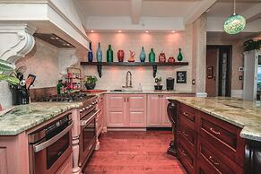 Sunset Waterfront Resort by DKRA