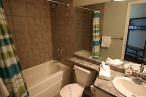 Sunset Waterfront Resort by DKRA