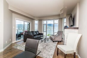 Sunset Waterfront Resort by DKRA