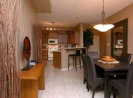 Sunset Waterfront Resort by DKRA