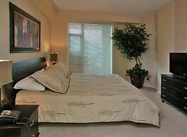 Sunset Waterfront Resort by DKRA