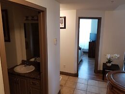 Sunset Waterfront Resort by DKRA