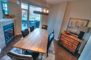 Sunset Waterfront Resort by DKRA