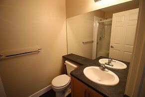 Sunset Waterfront Resort by DKRA