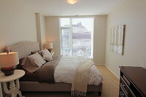 Sunset Waterfront Resort by DKRA