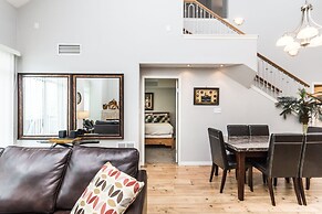 Sunset Waterfront Resort by DKRA