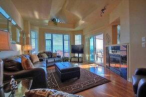 Sunset Waterfront Resort by DKRA