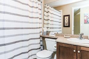 Sunset Waterfront Resort by DKRA