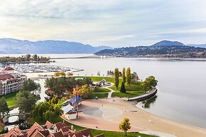 Sunset Waterfront Resort by DKRA