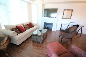 Sunset Waterfront Resort by DKRA