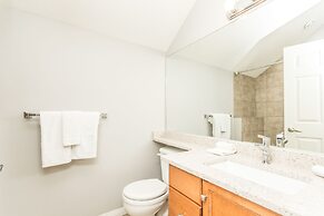 Sunset Waterfront Resort by DKRA