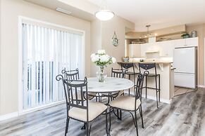 Sunset Waterfront Resort by DKRA