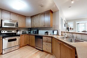 Sunset Waterfront Resort by DKRA