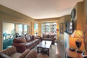 Sunset Waterfront Resort by DKRA