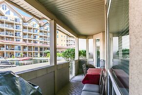 Sunset Waterfront Resort by DKRA