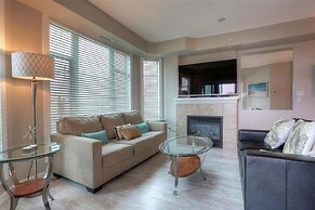 Sunset Waterfront Resort by DKRA